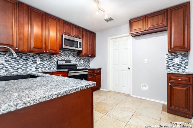 9359 Maple Silver Property Photo 14
