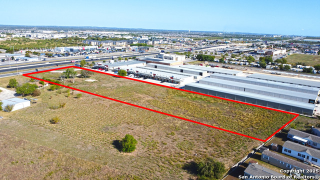 2050 N Interstate 35 Property Photo 3