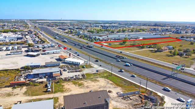 2050 N Interstate 35 Property Photo 4