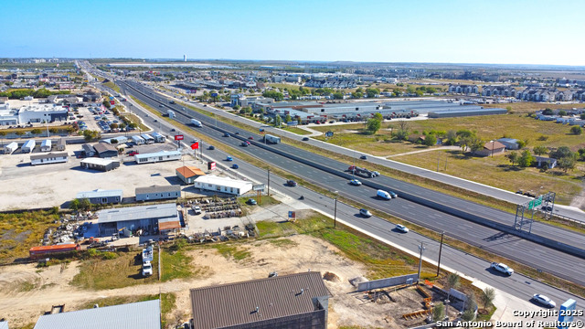 2050 N Interstate 35 Property Photo 5