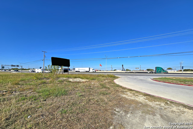 2050 N Interstate 35 Property Photo 12