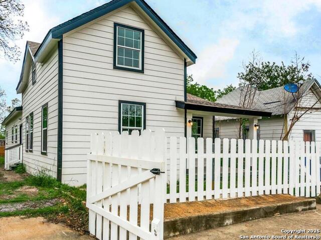 941 W Myrtle St Property Photo 1