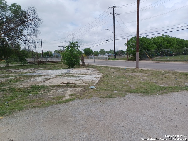 1225 S Brazos St Property Photo 5