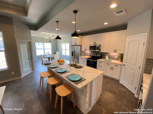 120 S Calvin Barrett Property Photo 3