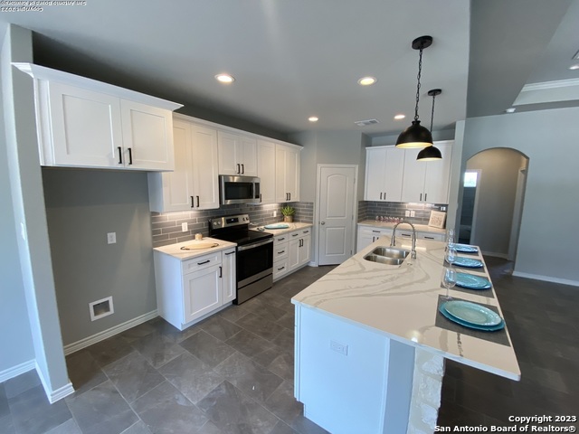 120 S Calvin Barrett Property Photo 4