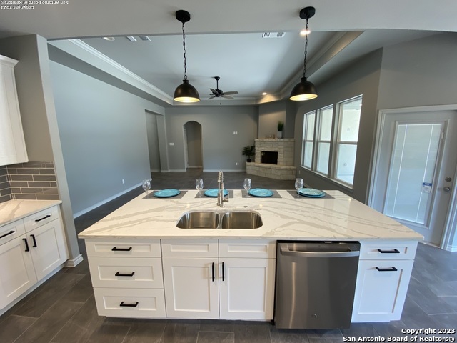 120 S Calvin Barrett Property Photo 5