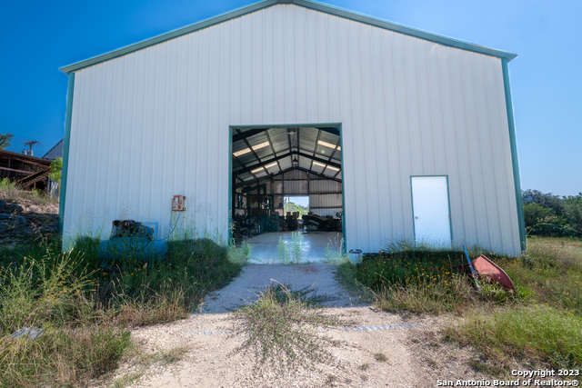 17839 State Highway 16 N Property Photo 4