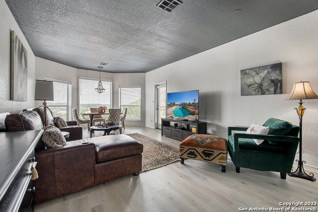 20 Tapatio Dr E Property Photo 1