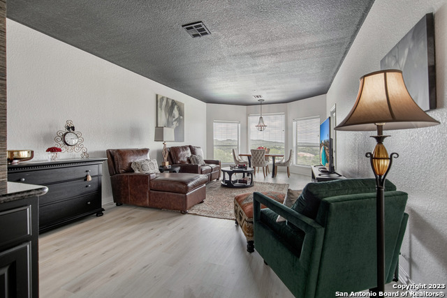 20 Tapatio Dr E Property Photo 2