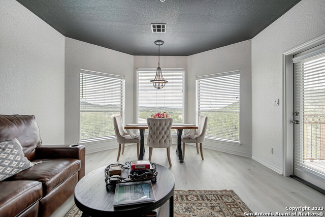 20 Tapatio Dr E Property Photo 3