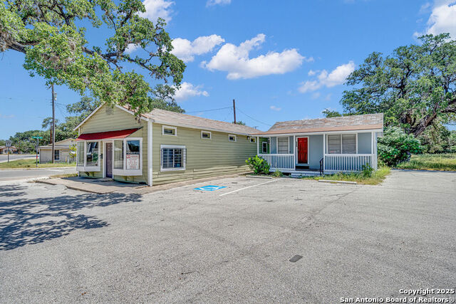 918 E Highway 97 Property Photo 1