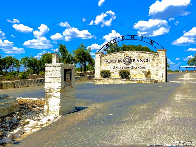 140 N Calvin Barrett Property Photo 11