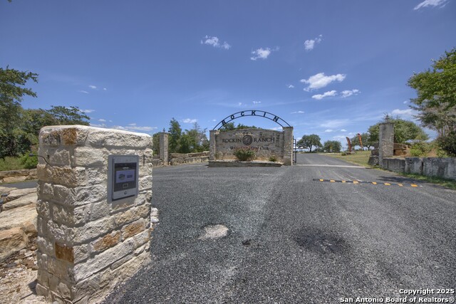 140 N Calvin Barrett Property Photo 23