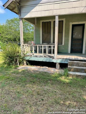 606 Armstrong St Property Photo 2