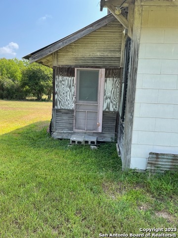 606 Armstrong St Property Photo 5