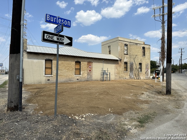500 Austin St Property Photo