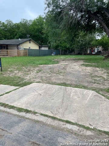 518 Sterling St Property Photo 3