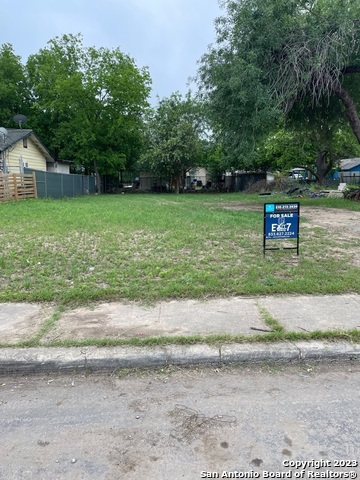 518 Sterling St Property Photo 5
