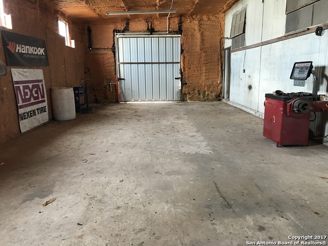 1119 S Oak St Property Photo 15