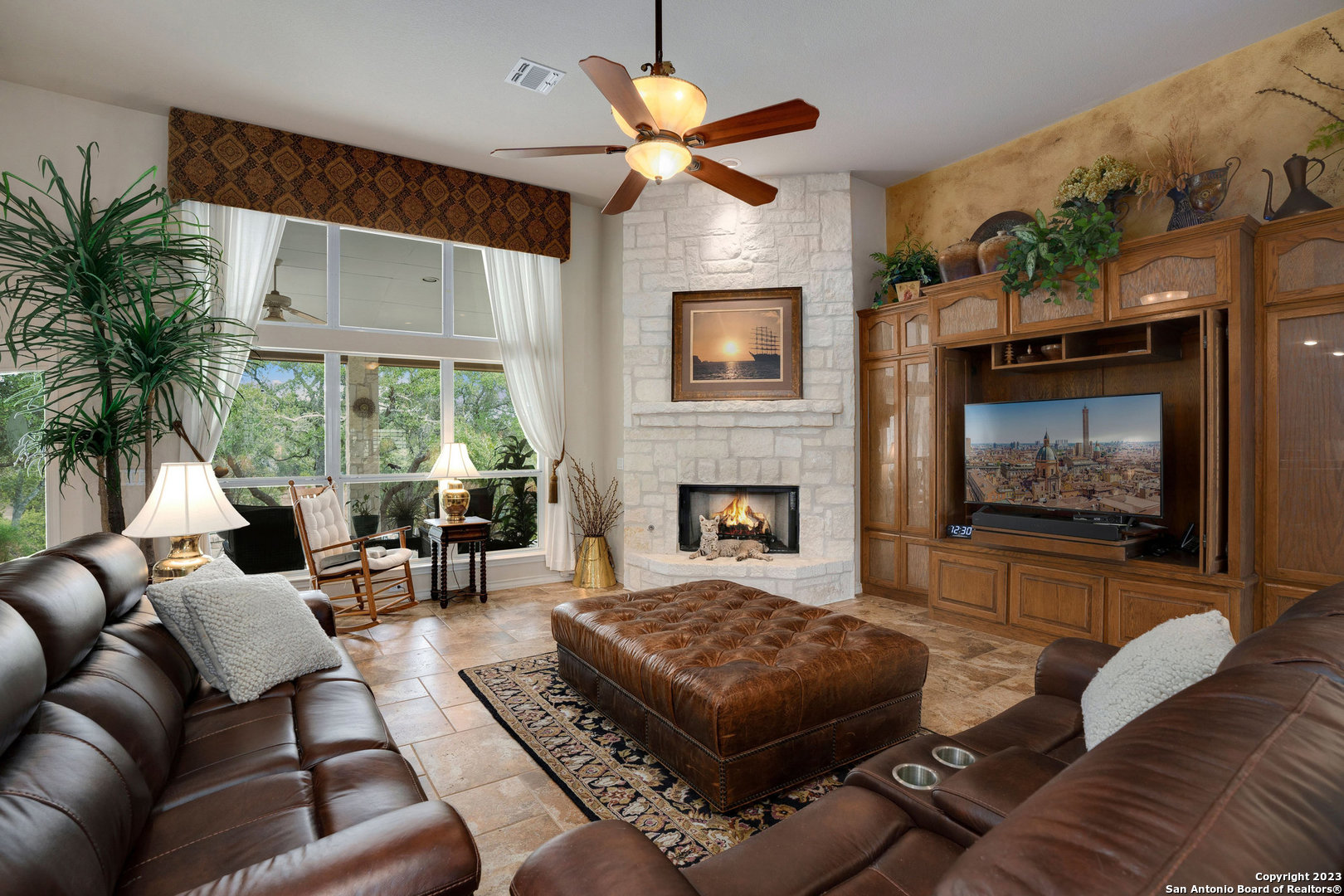 142 Bentwood Dr Property Photo 2