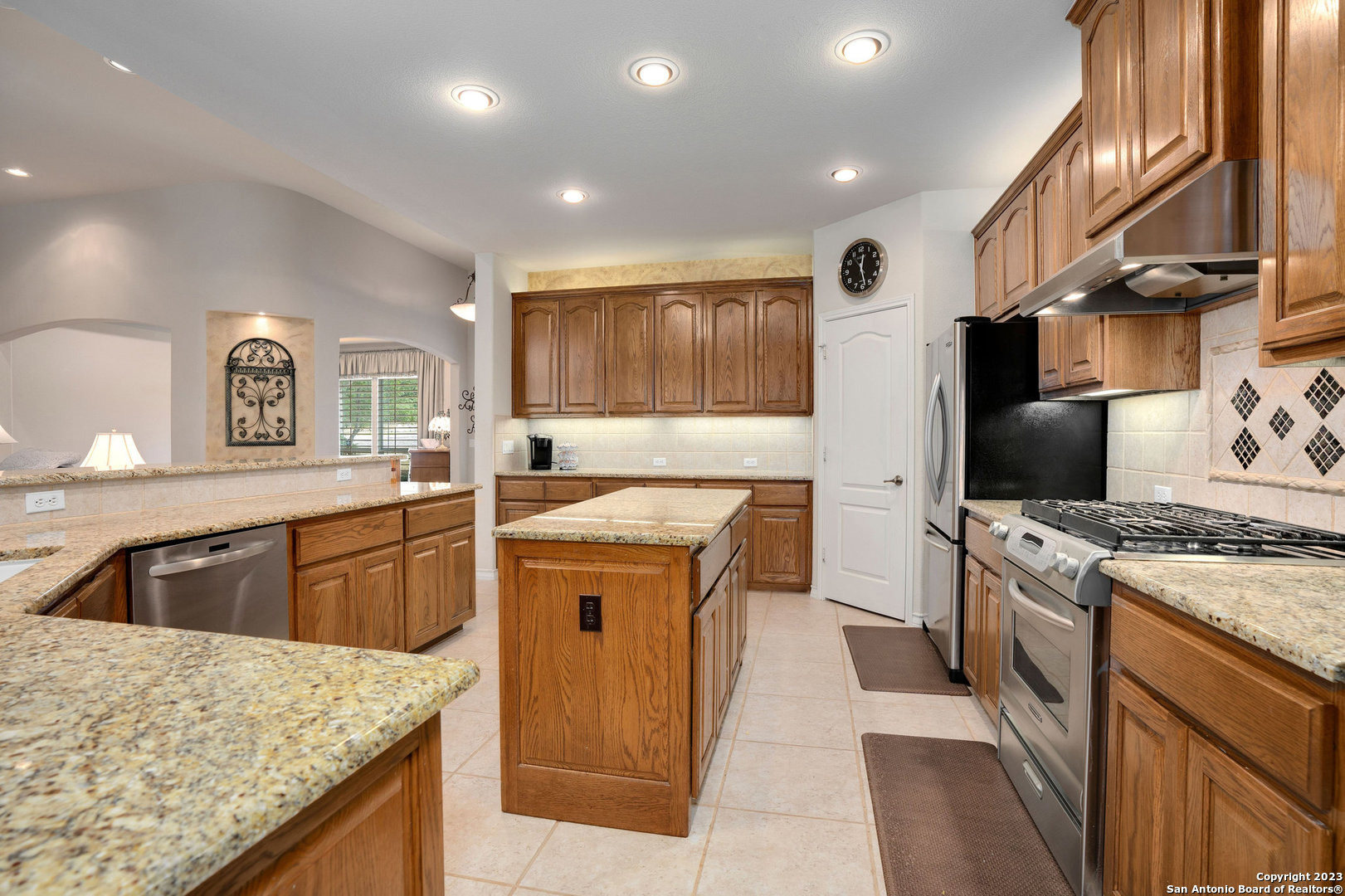 142 Bentwood Dr Property Photo 4