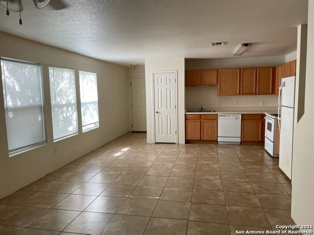 11221 Center Point Rd Property Photo 5