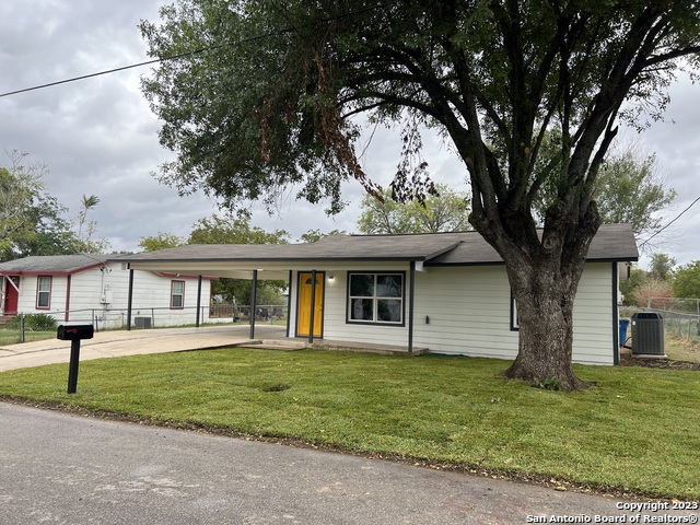 1207 Plum St Property Photo 2