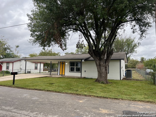 1207 Plum St Property Photo 5