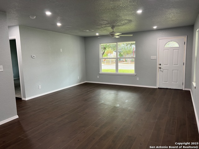 1207 Plum St Property Photo 8