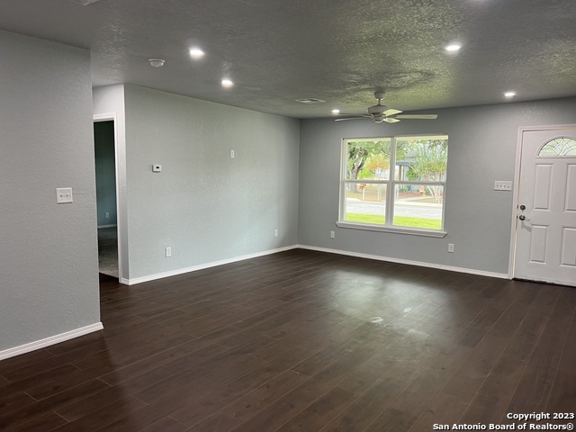 1207 Plum St Property Photo 9