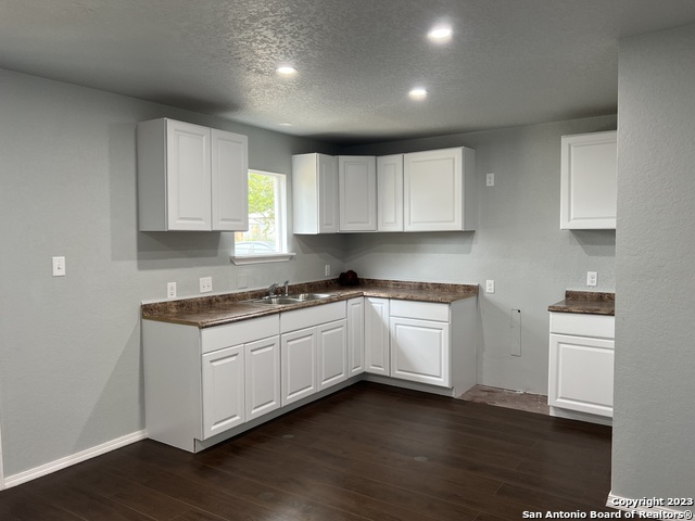 1207 Plum St Property Photo 11