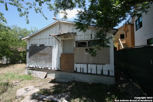 113 Brown Aly Property Photo 1