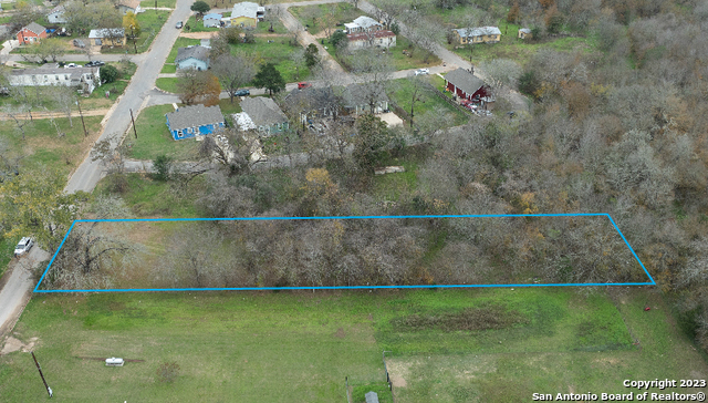 305 W Trinity St Property Photo 7