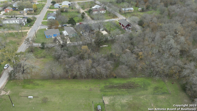 305 W Trinity St Property Photo 12