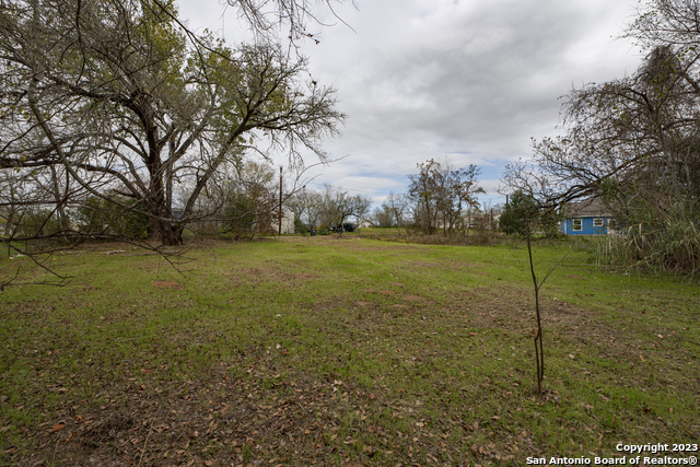 305 W Trinity St Property Photo 14