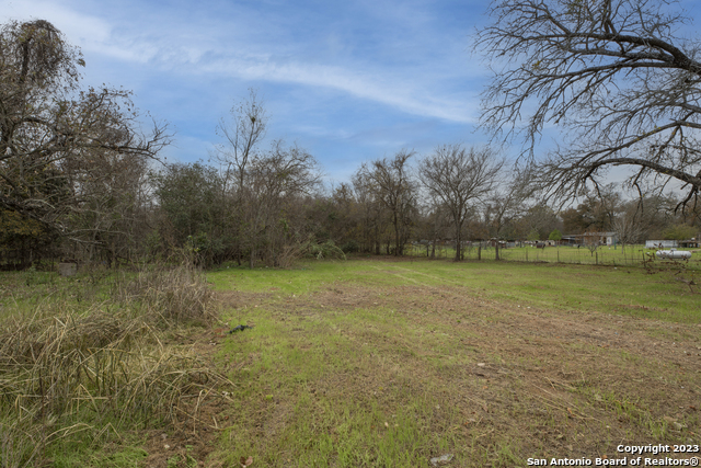 305 W Trinity St Property Photo 17
