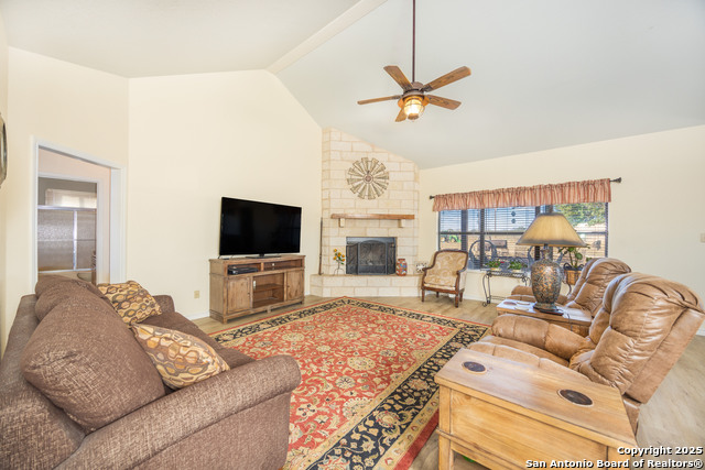 9587 Fm-2200 Property Photo 6