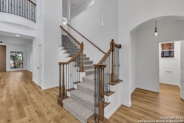 1042 Solitude Cove Property Photo 12