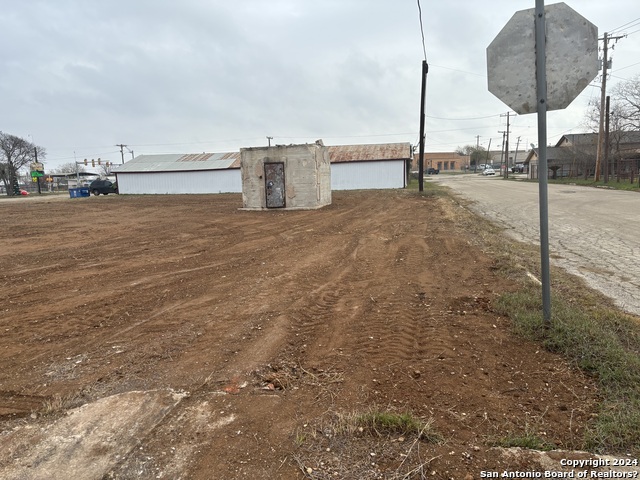 30 S Edwards Ave Property Photo 3