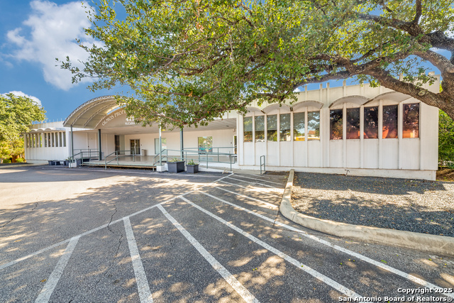 4118 Mccullough Ave Property Photo 2