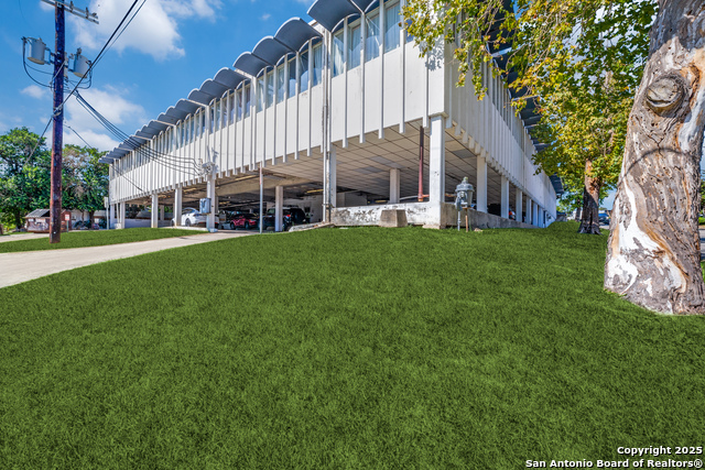 4118 Mccullough Ave Property Photo 8