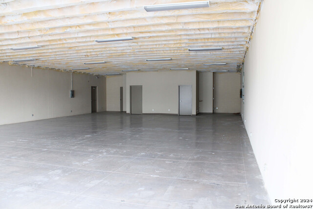 2426 N Zarzamora St Property Photo 3