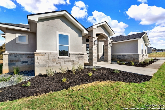 105 Hondo Ridge Property Photo 1