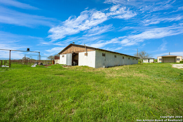 1221 Us-181 N Property Photo 4
