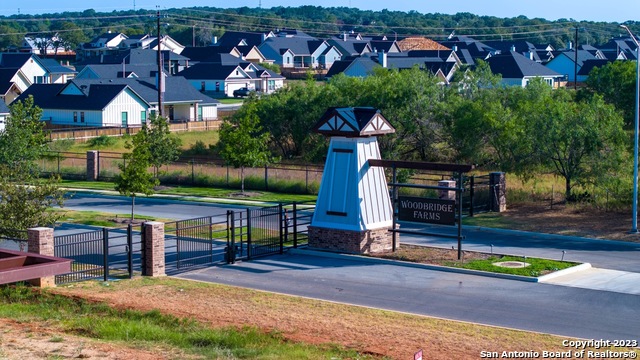 100 Laurel Heights Property Photo 3