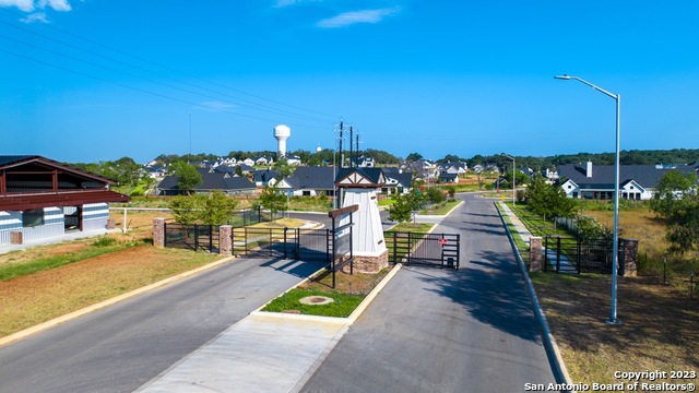 100 Laurel Heights Property Photo 4
