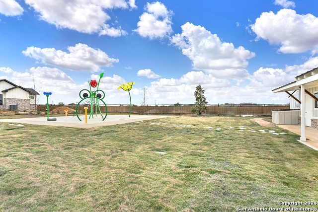 213 Ash Parkway Property Photo 3