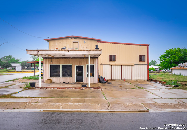 15141 Main St Property Photo 1