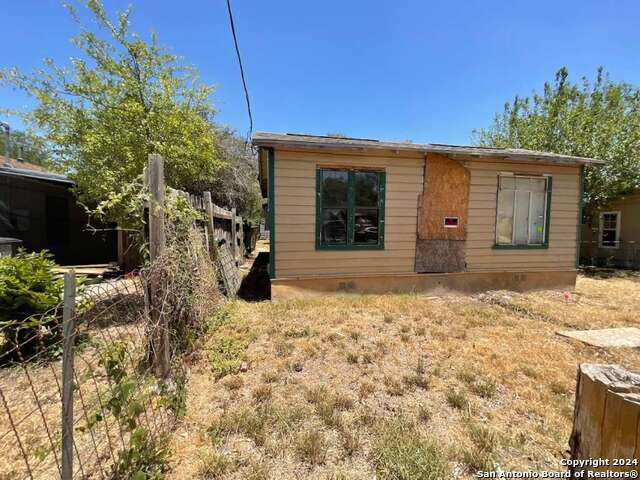 1443 Saenz Property Photo 4