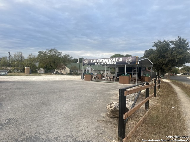 7819 Pipers Creek Property Photo 4